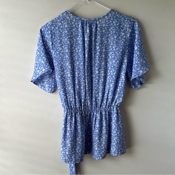 5 FOR $25 | Sienna Sky Short Sleeve Floral Blouse Floral V-Neck Blue White S - Picture 4 of 4